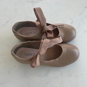 Girls capezio tap shoe color caramel